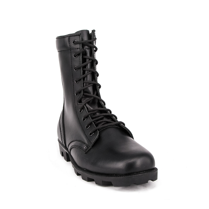 Bottes de cuir en cuir complet de combat noir.