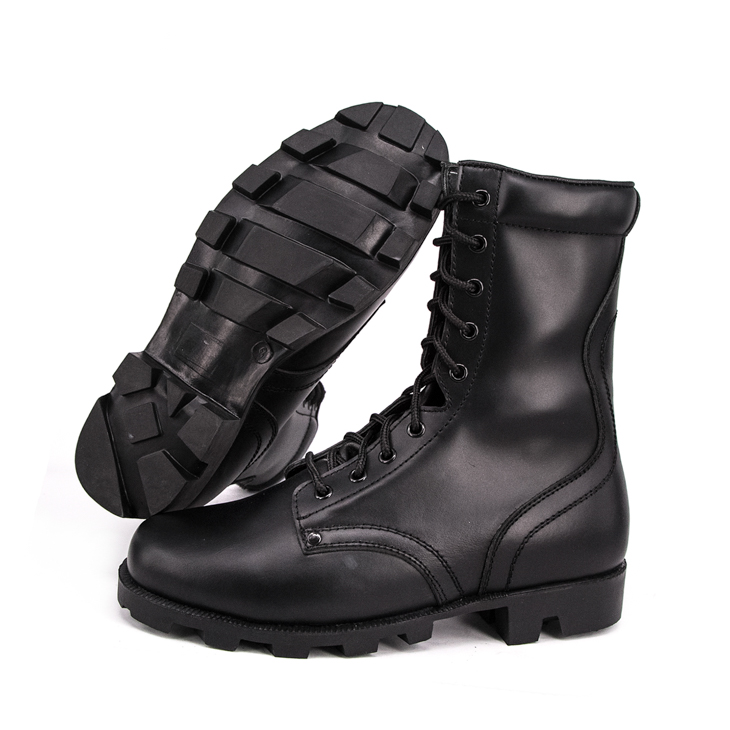 Bottes de cuir en cuir complet de combat noir.
