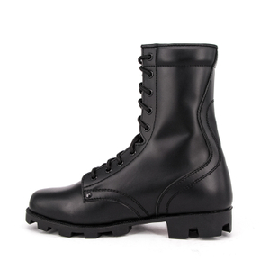 Bottes de cuir en cuir complet de combat noir.
