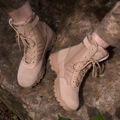 Quelles bottes les soldats portent-ils en hiver?