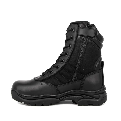 Quelle est la particularité des bottes militaires?