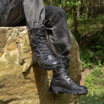 Quelle est la différence entre les bottes tactiques et le combat?