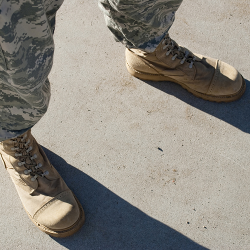 Qu'est-ce que le cuir rugueux pour les bottes militaires？